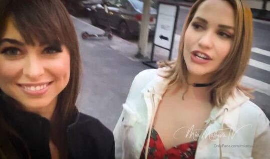 Красотки напились и трахнули таксиста в машине