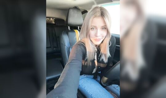 Русская телка ----Angel--- с пышными формами и брекетами ездит по городу и дрочит со сквиртом в видео чате зарабатывая токены