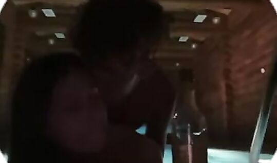 Бухой Паша Сникерс ебет шлюху в сауне бассейне а она громко стонет (домашний порно слив)