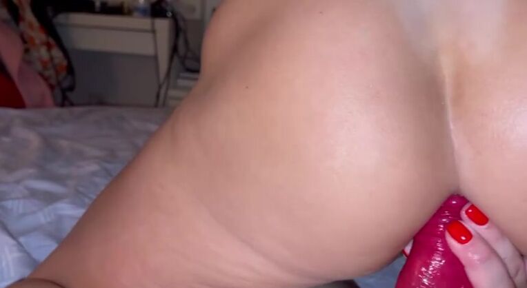 "Ооо да!" проститутка Олеся Малибу прыгает жопой на члене клиента и сладко стонет от глубокого анала