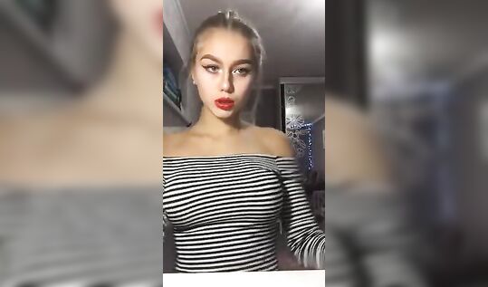 "Бля я походу протекла, месячные пришли!" один из первых стримов красотки Alknwt aka Alkonawt (Ульяна Соколова) тут она молодая и худая еще