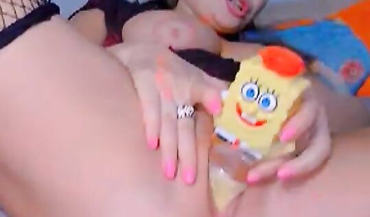 "Я сажусь на бутылку с 19 лет!" общительная милфа 000MaryXXX засунула бутылку в жопу и спанч боба в письку в прямом эфире