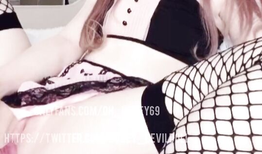 Слив мастурбирующей малышки Валерии Буториной aka Oh_honey69 aka Princesa69 aka Honey_DevilDoll aka DevilDoll в члках в сетку