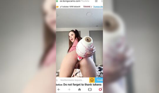 "Аааа! Ебать как больно!" приват запись модели Youlalia села упругой попкой на кеглю для боулинга и трахнула ею себя в жопу