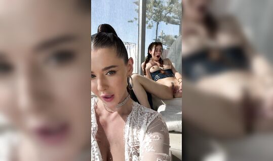 Хохлушка Alissa Foxy aka Виктория Терехова на отдыхе долбится в киску дилдаком, а ее подруга снимает ее на телефон