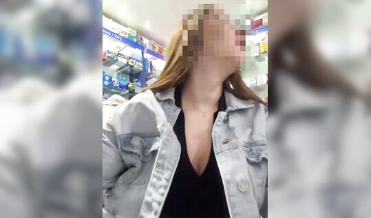 Рыжая аптекарша дрочит пизду дилдо: страстное соло-видео на рабочем месте!