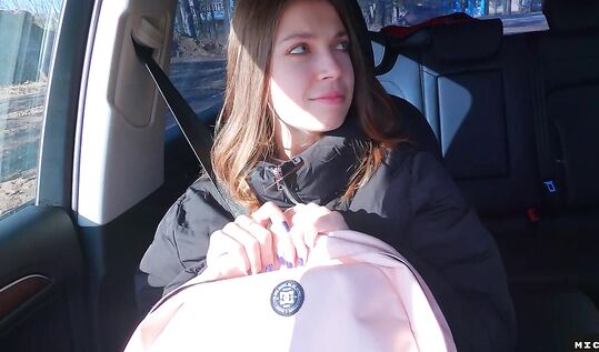 Русская автостопщица глубоко глотает: кончил голодной попутчице прямо в горло!