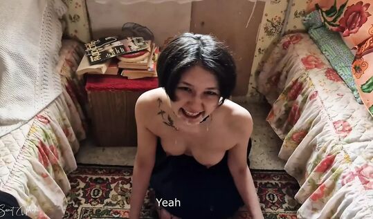 Наглая соседка расплатилась за бензин отсосом и получила кончу на лицо