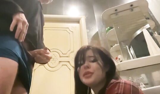 Пьяная Жена Сосет Другу, Муж в Шоке Снимает! Русская вписка пошла не по плану