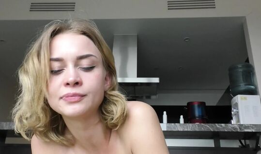 Жесткий анальный разнос на дому! Тугая жопка 18-летней блондинки